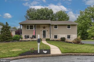121 CEDAR ST, Lebanon, PA 17042