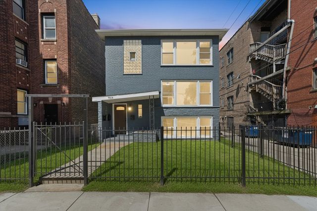 7914 S Essex Avenue, Chicago, IL 60617
