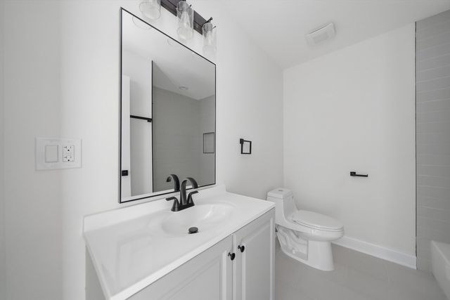 7914 S Essex Avenue, Chicago, IL 60617