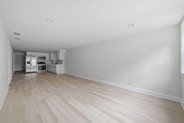 7914 S Essex Avenue, Chicago, IL 60617