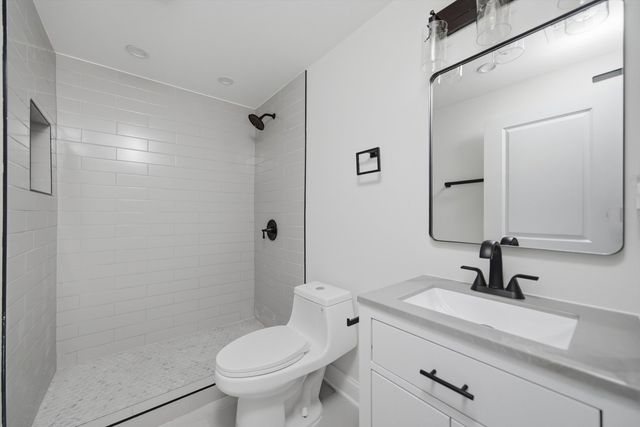 7914 S Essex Avenue, Chicago, IL 60617