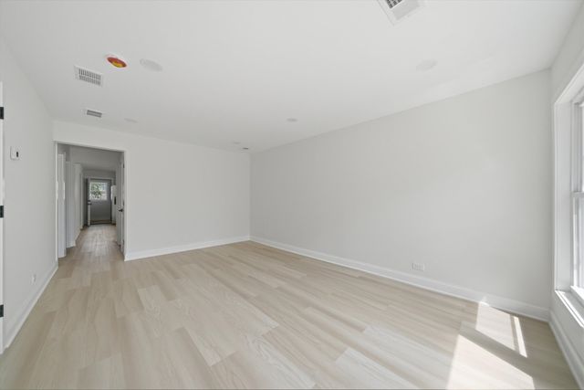 7914 S Essex Avenue, Chicago, IL 60617
