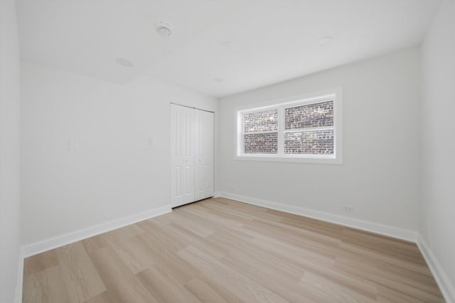 7914 S Essex Avenue, Chicago, IL 60617