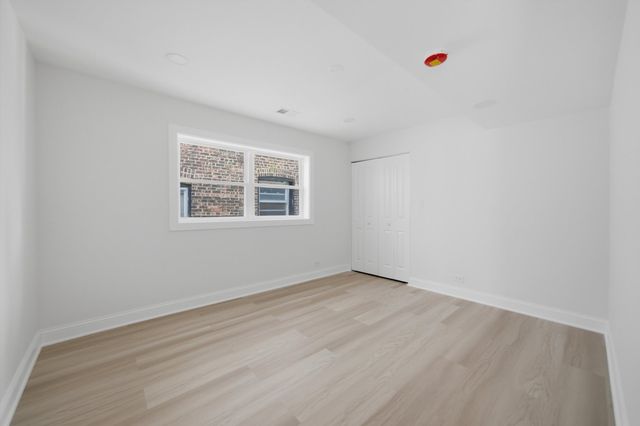 7914 S Essex Avenue, Chicago, IL 60617