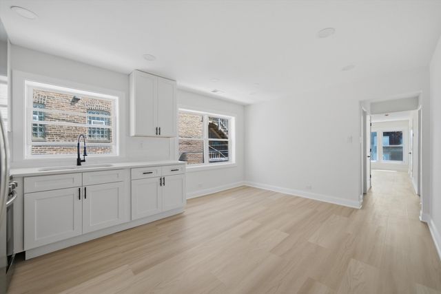 7914 S Essex Avenue, Chicago, IL 60617