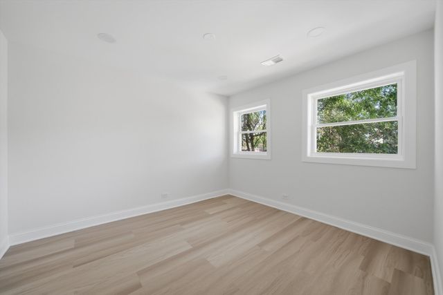 7914 S Essex Avenue, Chicago, IL 60617