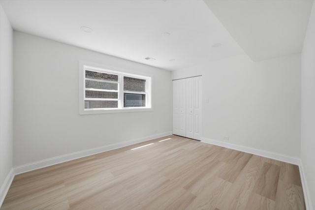 7914 S Essex Avenue, Chicago, IL 60617