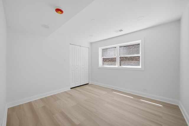 7914 S Essex Avenue, Chicago, IL 60617