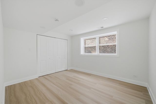 7914 S Essex Avenue, Chicago, IL 60617