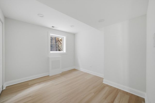 7914 S Essex Avenue, Chicago, IL 60617