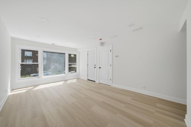 7914 S Essex Avenue, Chicago, IL 60617