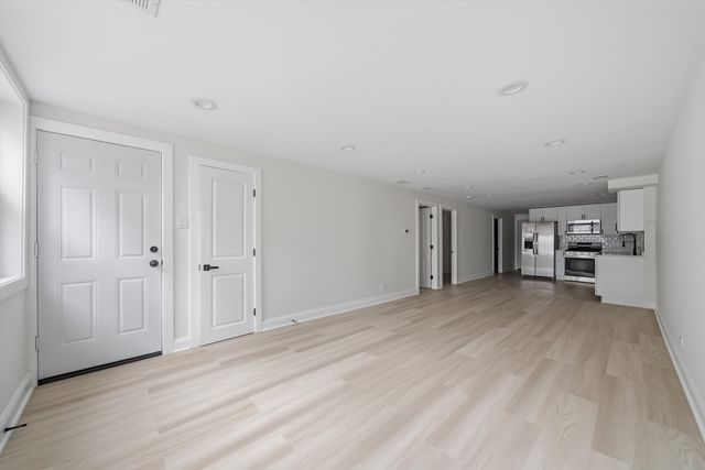 7914 S Essex Avenue, Chicago, IL 60617