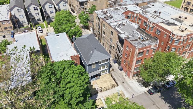 7914 S Essex Avenue, Chicago, IL 60617
