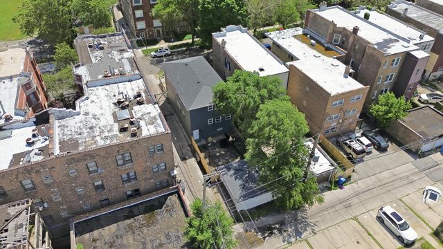 7914 S Essex Avenue, Chicago, IL 60617