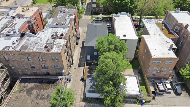 7914 S Essex Avenue, Chicago, IL 60617