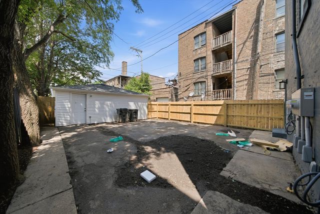 7914 S Essex Avenue, Chicago, IL 60617