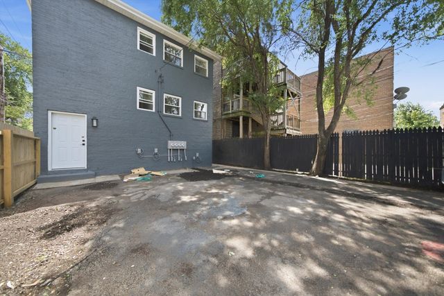 7914 S Essex Avenue, Chicago, IL 60617