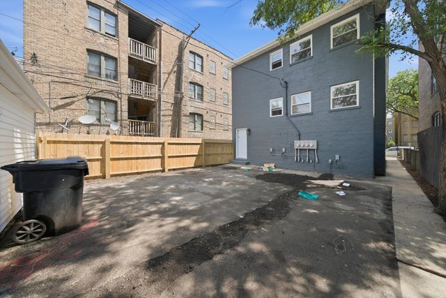 7914 S Essex Avenue, Chicago, IL 60617