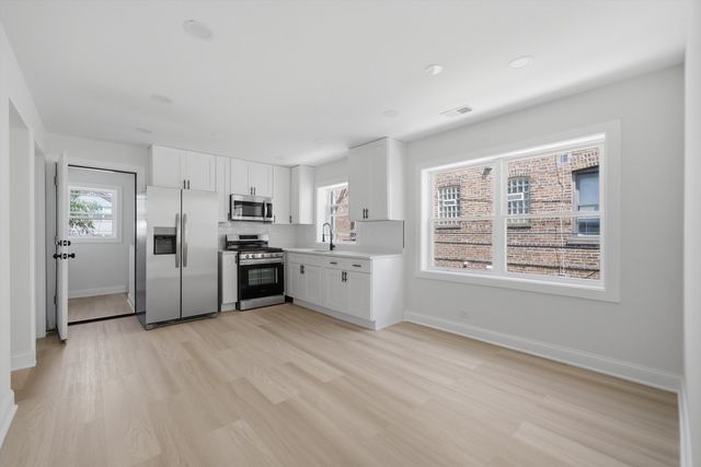 7914 S Essex Avenue, Chicago, IL 60617