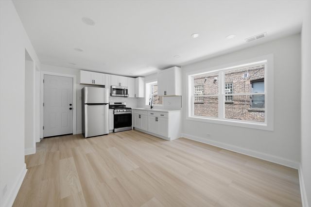 7914 S Essex Avenue, Chicago, IL 60617