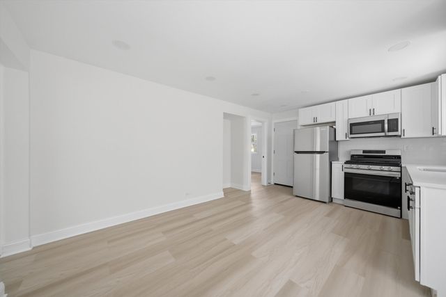 7914 S Essex Avenue, Chicago, IL 60617