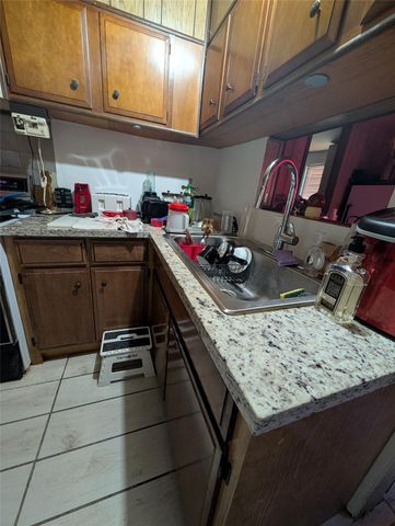 411 Center Way, Lake Jackson, TX 77566