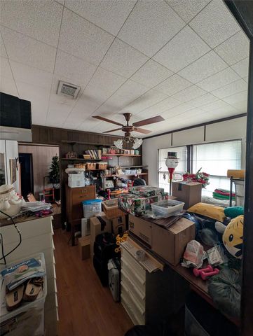 411 Center Way, Lake Jackson, TX 77566