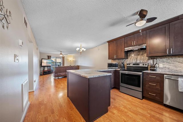 6033 34TH STREET W 132, Bradenton, FL 34210