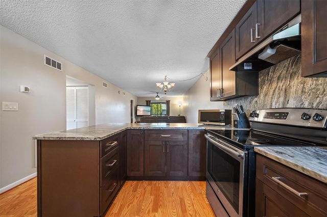 6033 34TH STREET W 132, Bradenton, FL 34210