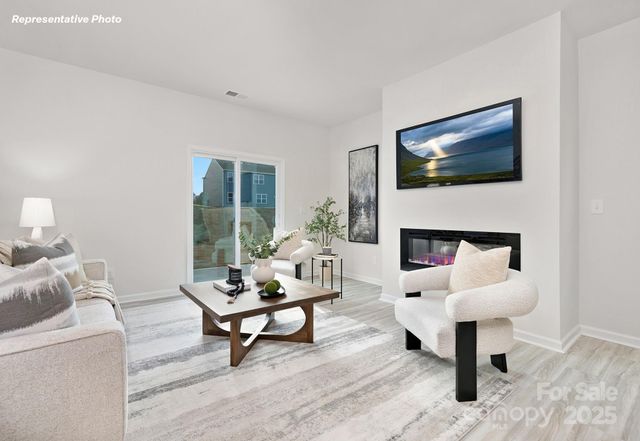 2058 10th Street SE, Hickory, NC 28602