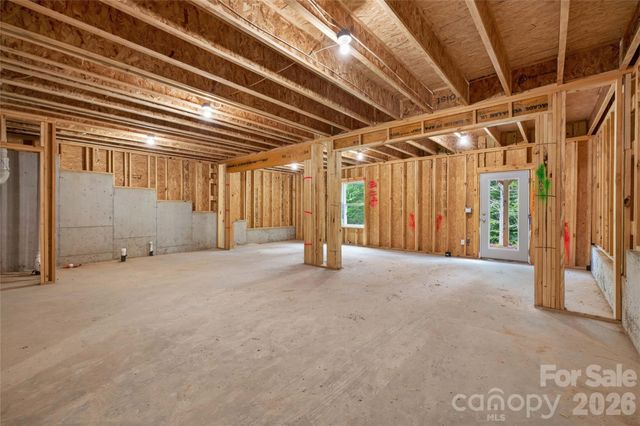 2058 10th Street SE, Hickory, NC 28602