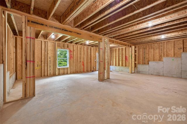 2058 10th Street SE, Hickory, NC 28602