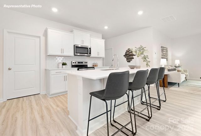 2058 10th Street SE, Hickory, NC 28602