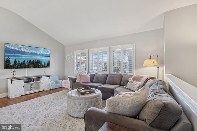 6 RYDAL DR, Lawrenceville, NJ 08648