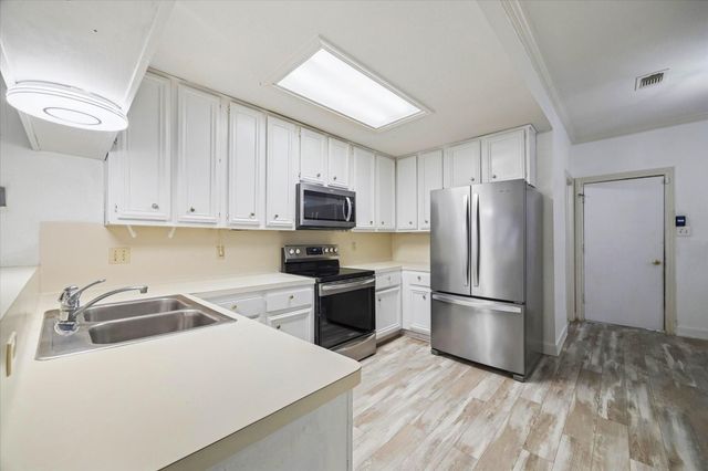 880 Tully Road 13, Houston, TX 77079