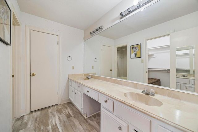 880 Tully Road 13, Houston, TX 77079