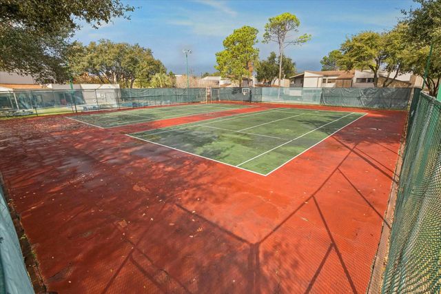 880 Tully Road 13, Houston, TX 77079