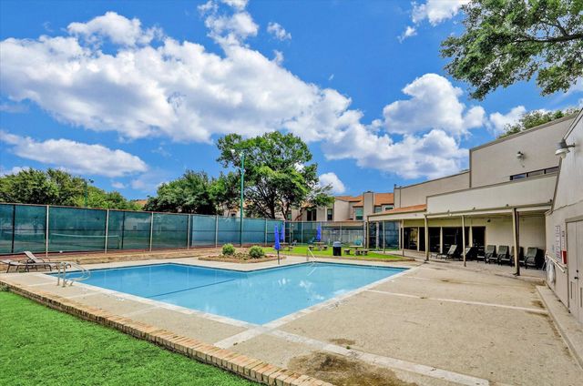 880 Tully Road 13, Houston, TX 77079