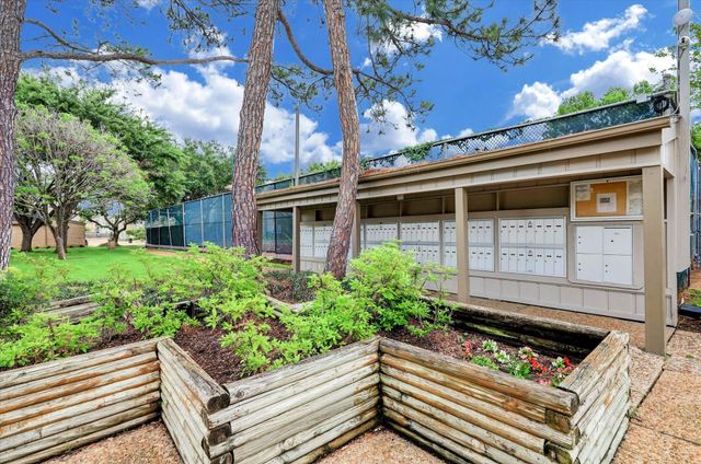 880 Tully Road 13, Houston, TX 77079