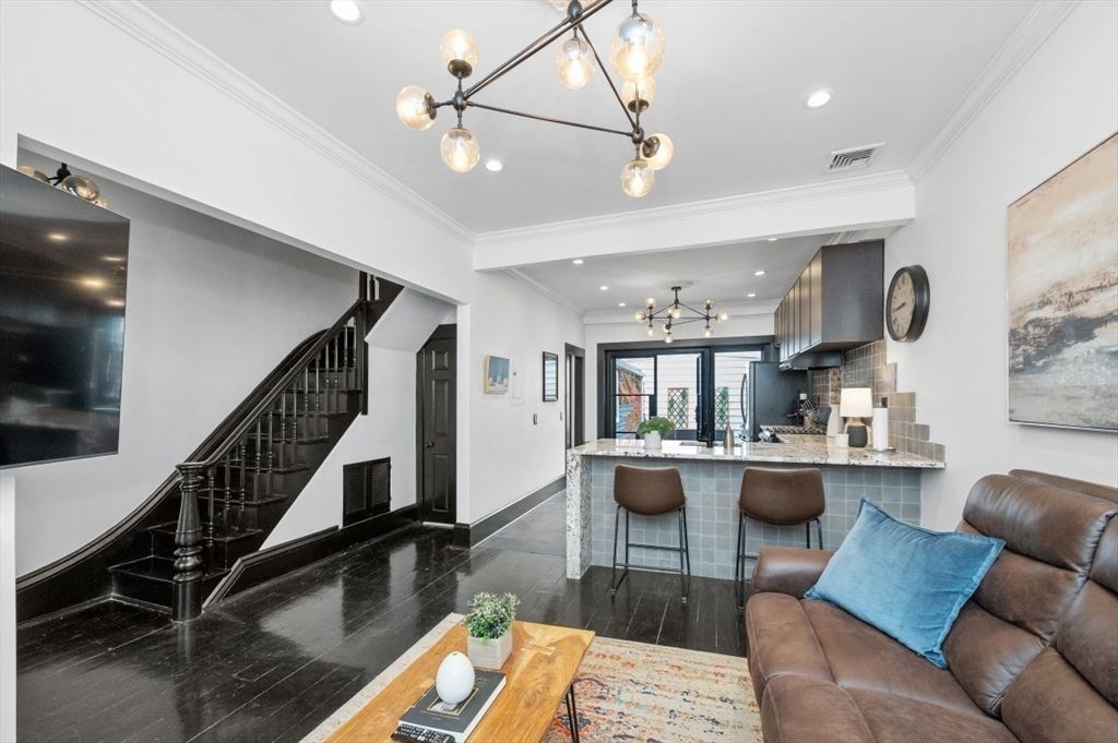 26 F Street, Boston, MA 02127