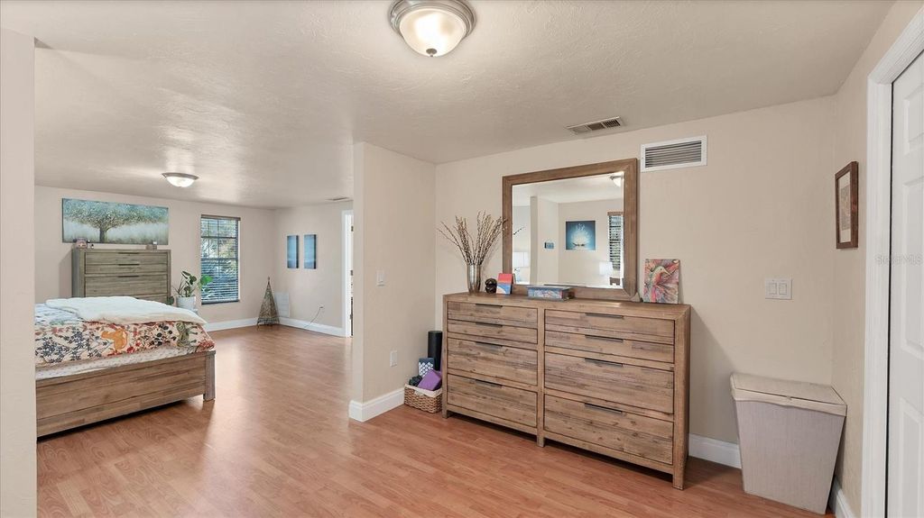 Image 15 of property listing at 5237 TURTLE CREEK LANE, Sarasota, FL 34232