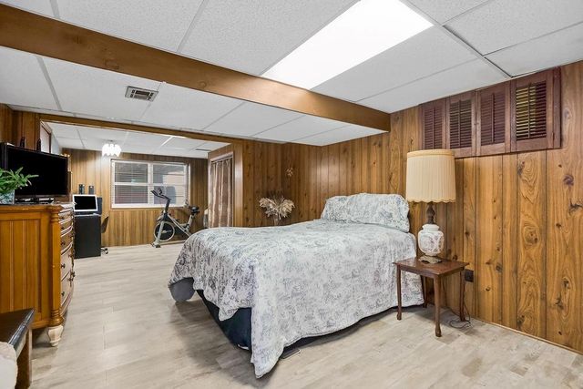 14810 E 34th Street S, Independence, MO 64055