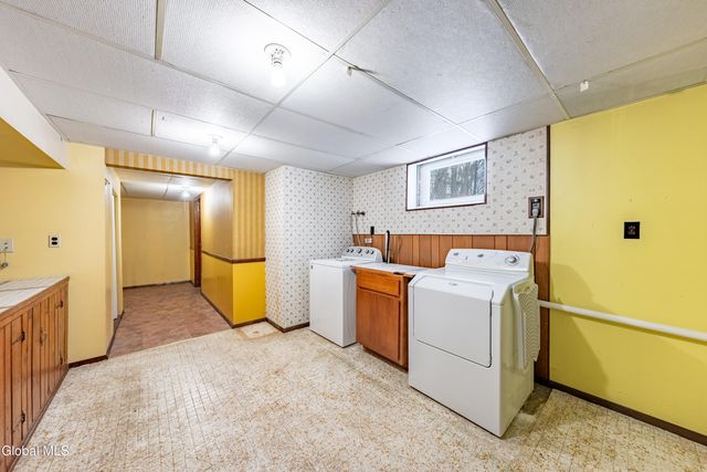 5955 Curry Rd Extension, Guilderland, NY 12303