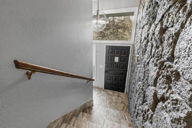 6716 Amber Avenue, Klamath Falls, OR 97603