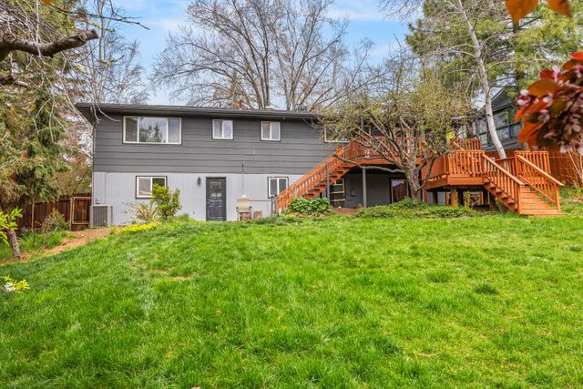 6716 Amber Avenue, Klamath Falls, OR 97603