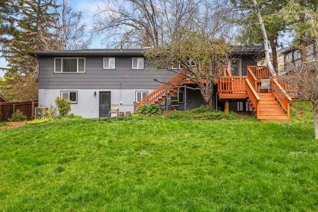 6716 Amber Avenue, Klamath Falls, OR 97603