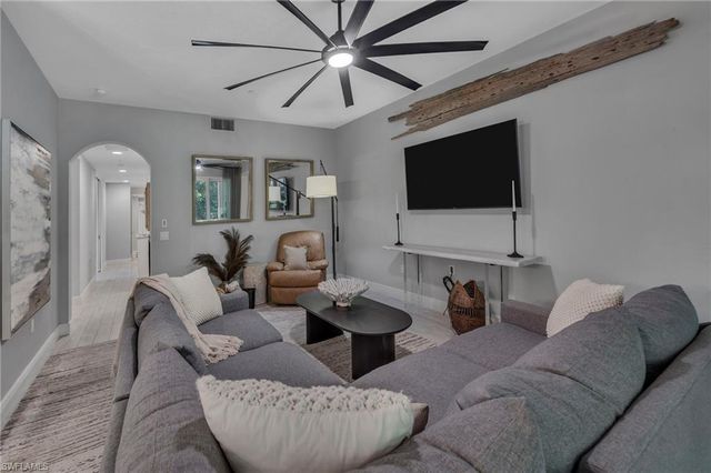 575 El Camino Real 6102, Naples, FL 34119
