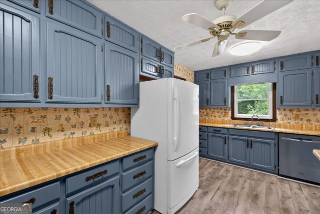 6882 Cowan Mill Rd, Winston, GA 30187
