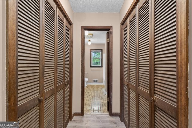 6882 Cowan Mill Rd, Winston, GA 30187
