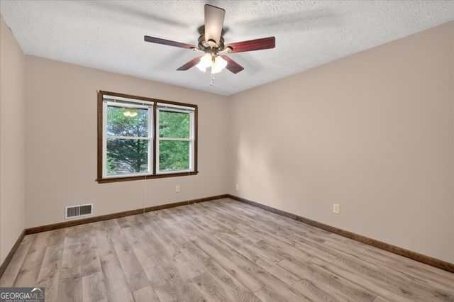 6882 Cowan Mill Rd, Winston, GA 30187